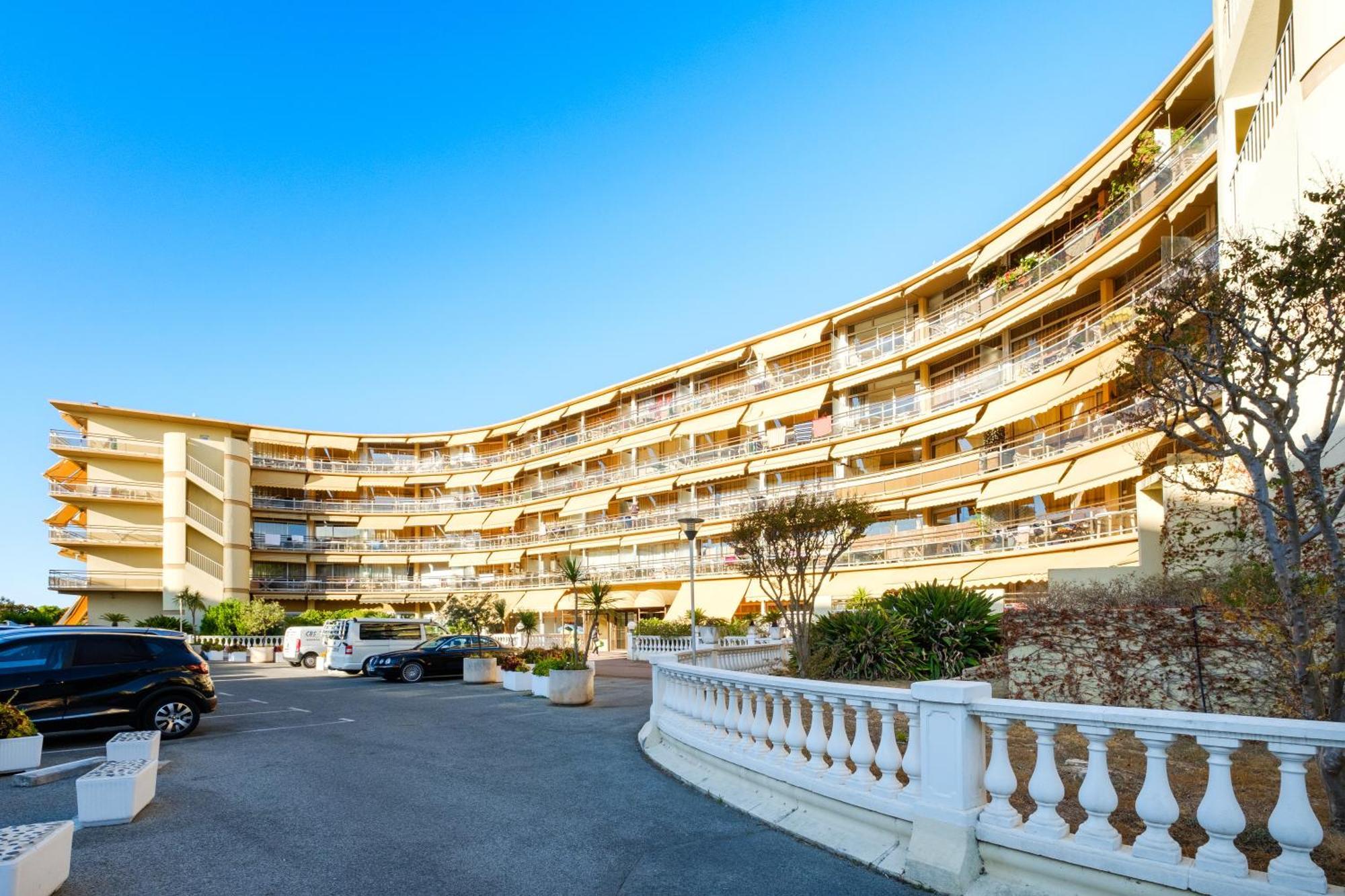 Résidence Pierre&Vacances Heliotel Marine Saint-Laurent-du-Var Esterno foto